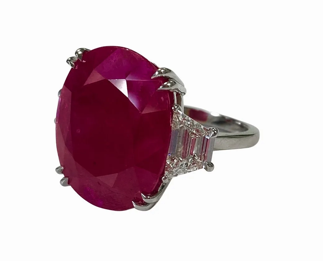 Mozambique Oval Ring 16.87 Cts