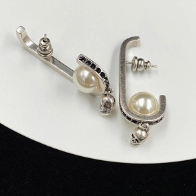 New Skull Head Women's Pearl Brass And Diamond Earrings 