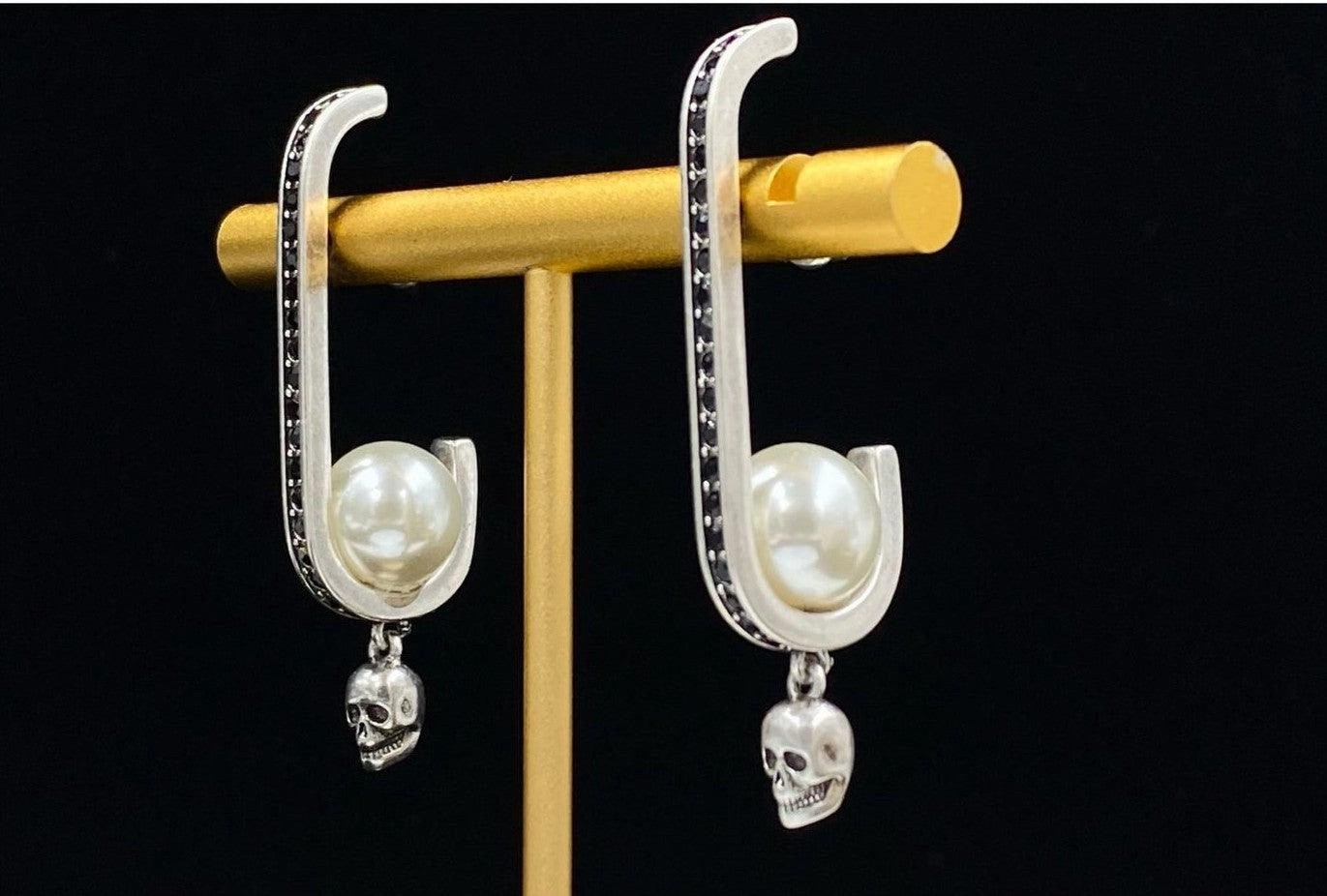 New Skull Head Women's Pearl Brass And Diamond Earrings