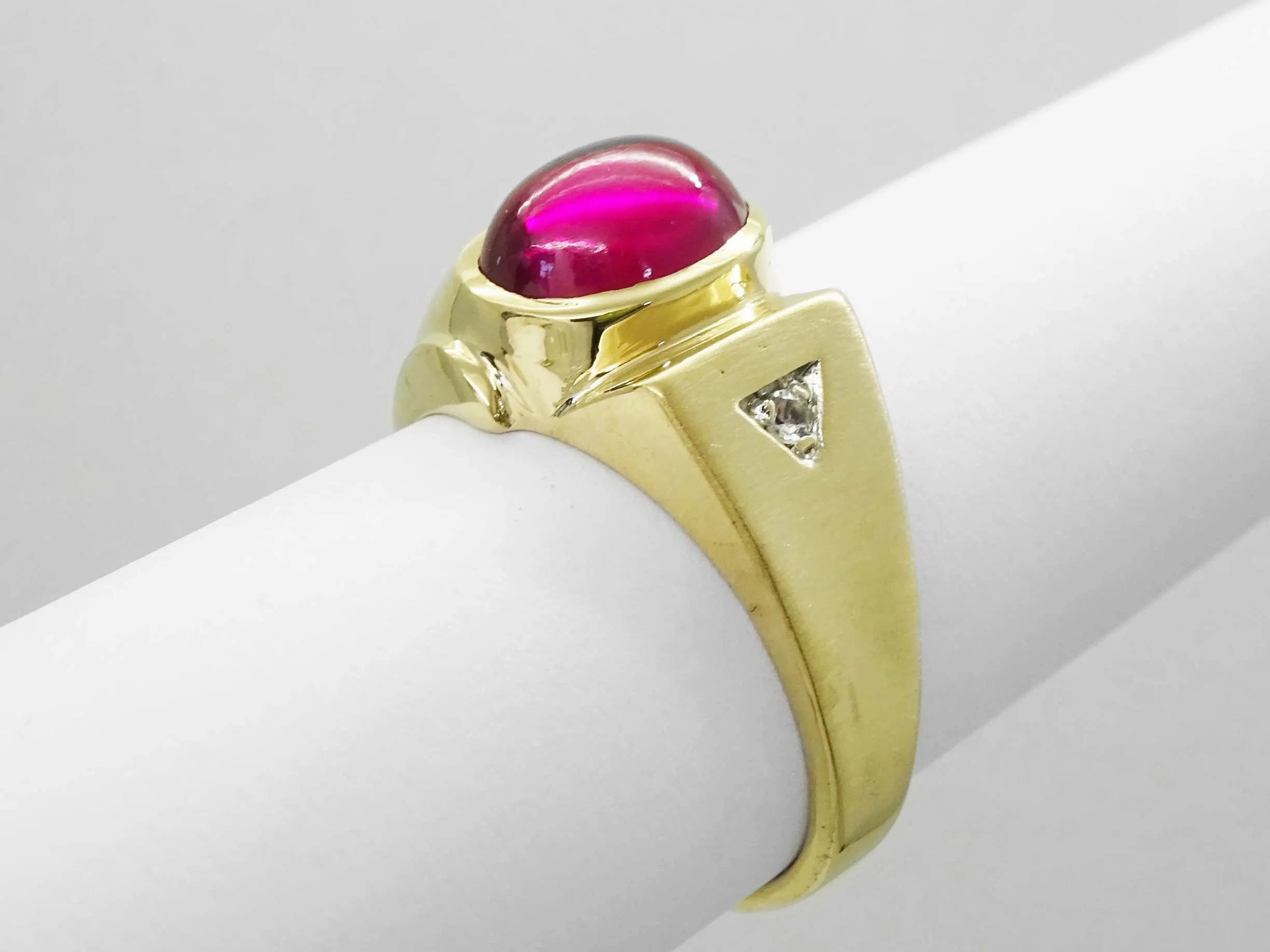 Oval Red Glass Cabochon &amp; Natural Diamond Ring 10k Gold Size 10.5