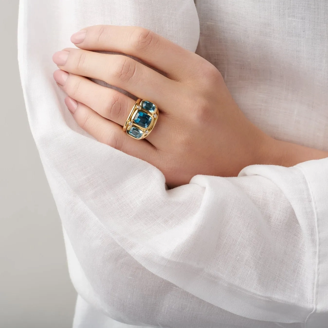 Ozymandias Ring 18ct Yellow Gold - Blue Topaz &amp; Diamond