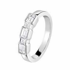 Platinum Baguette & Princess Cut Diamond 5-Stone Band texture-diamond  