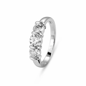 Platinum Bar Set Round Brilliant Cut Diamond Trilogy Ring texture-diamond  
