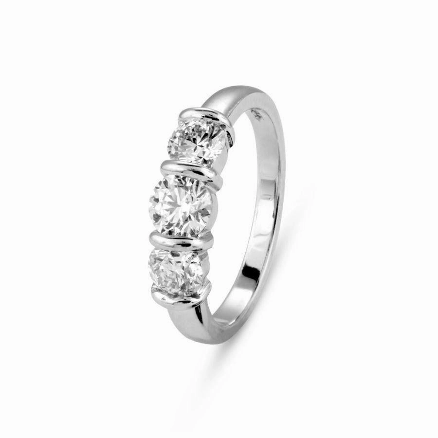 Platinum Bar Set Round Brilliant Cut Diamond Trilogy Ring texture-diamond  