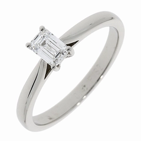 Platinum claw set emerald cut Diamond solitaire ring texture-diamond  