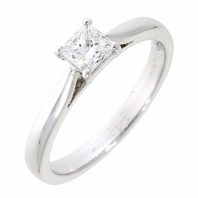Platinum claw set princess cut Diamond solitaire ring texture-diamond  