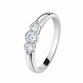 Platinum Millegrain Set Round Brilliant Cut Diamond Trilogy Ring texture-diamond  