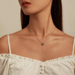 Platinum-plated Simple Green Elegant Pendant Necklace 
