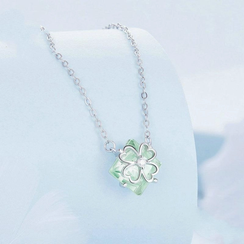 Platinum-plated Simple Green Elegant Pendant Necklace