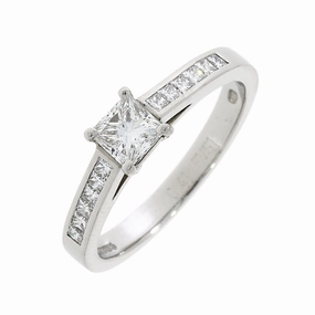 Platinum princess cut claw set diamond with channel set princess cut diamond shoulders ring texture-diamond  
