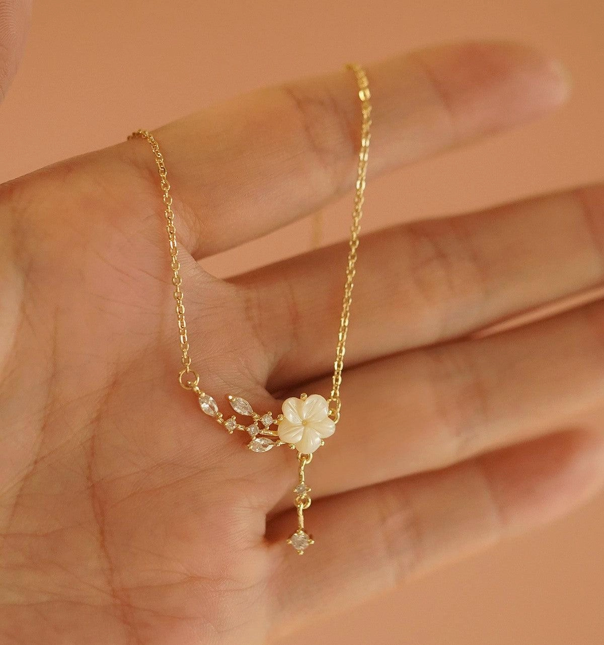 Plum Blossom Natural Mother Shell Exquisite Vintage Pearl Necklace