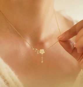 Plum Blossom Natural Mother Shell Exquisite Vintage Pearl Necklace 