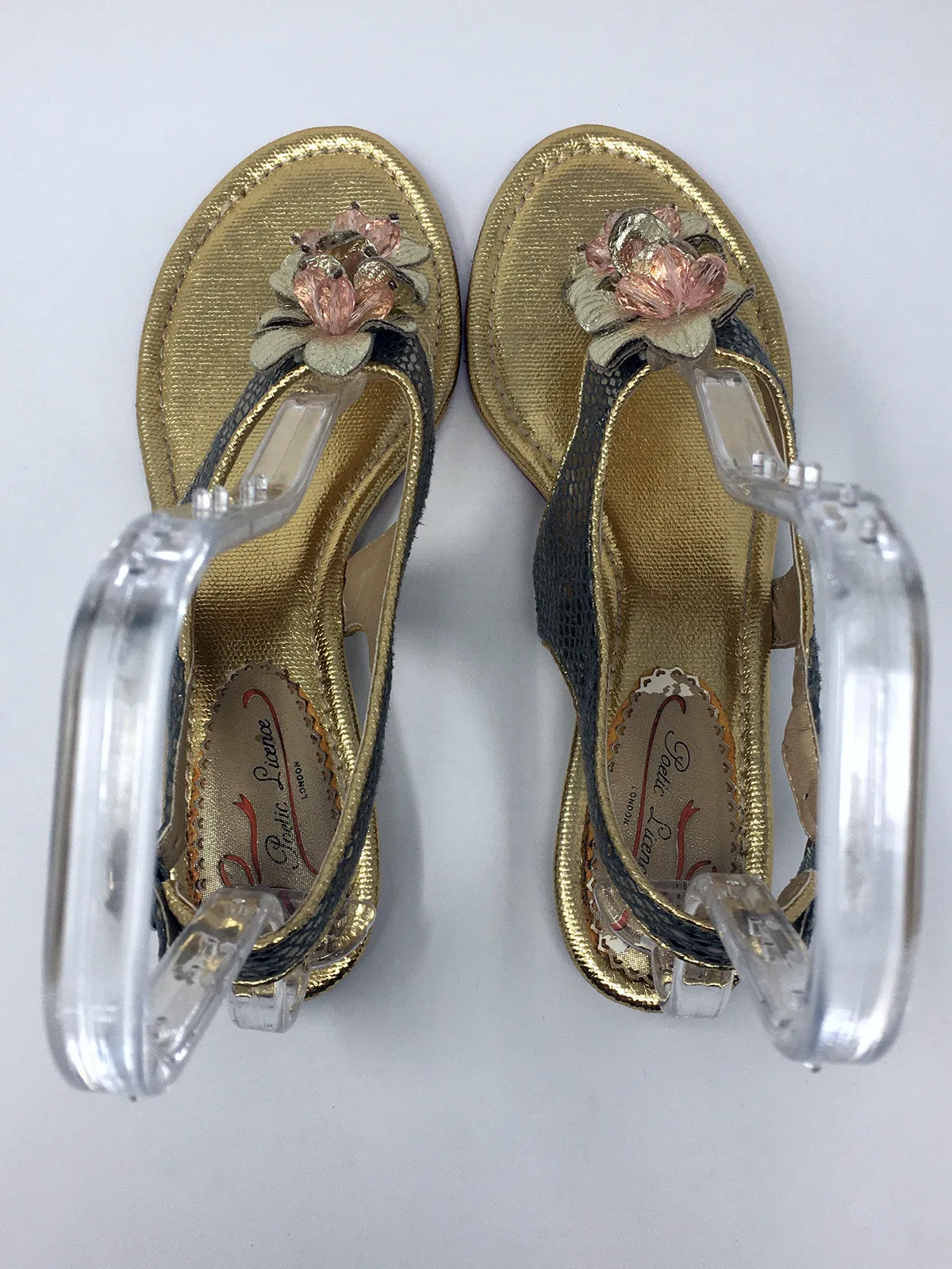 Poetic License Größe 9,5 Sandalen mit Gold & Rosa Schlangenmuster