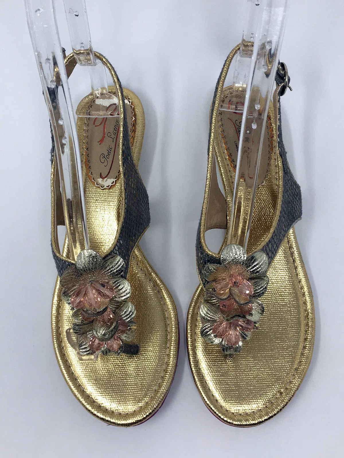 Poetic License Größe 9,5 Sandalen mit Gold & Rosa Schlangenmuster