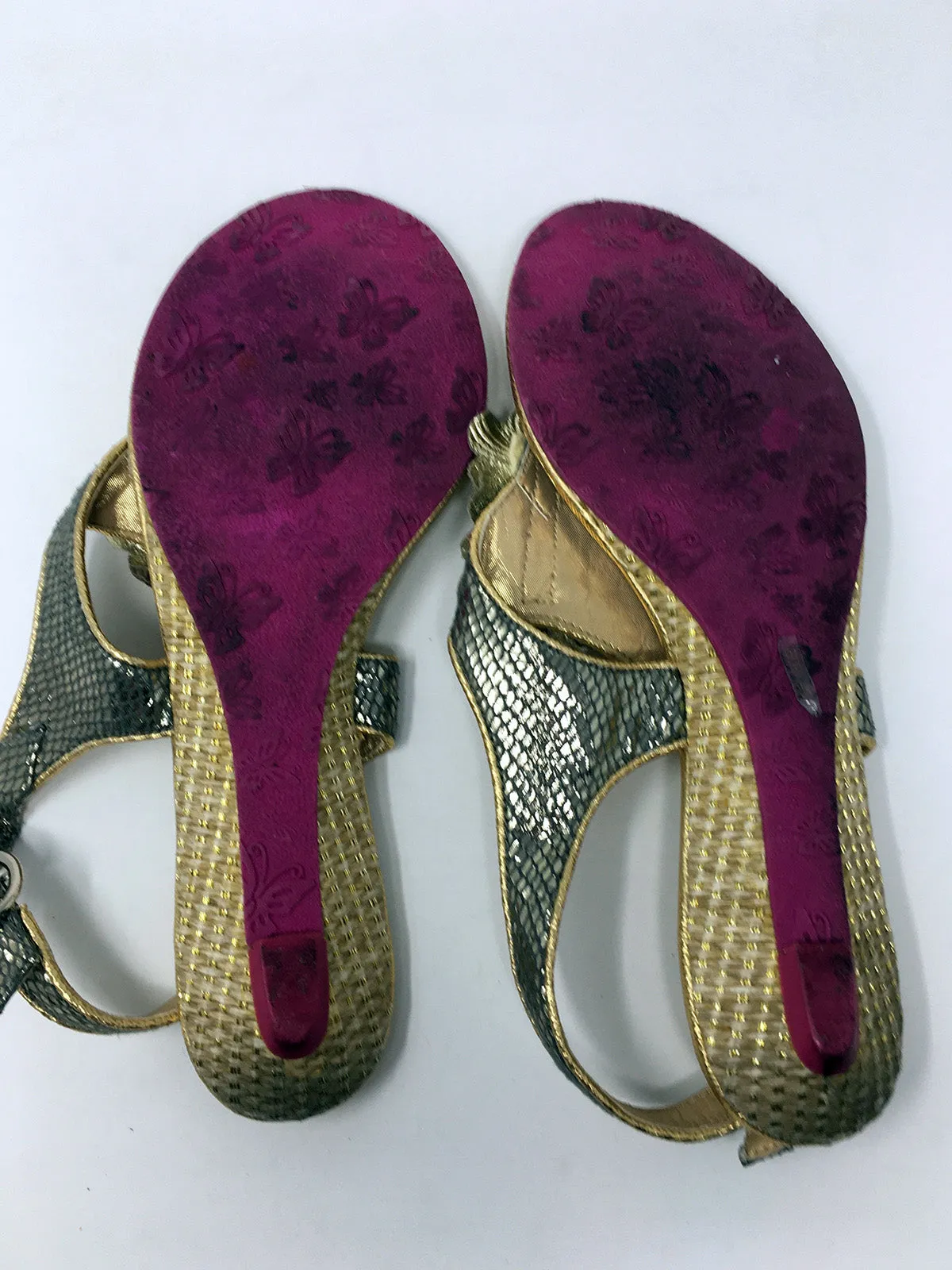 Poetic License Größe 9,5 Sandalen mit Gold & Rosa Schlangenmuster
