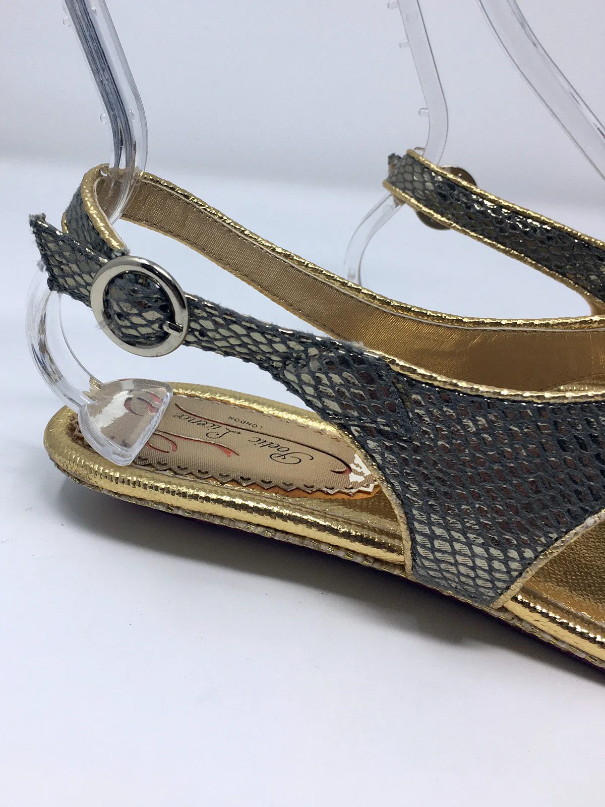 Poetic License Größe 9,5 Sandalen mit Gold & Rosa Schlangenmuster