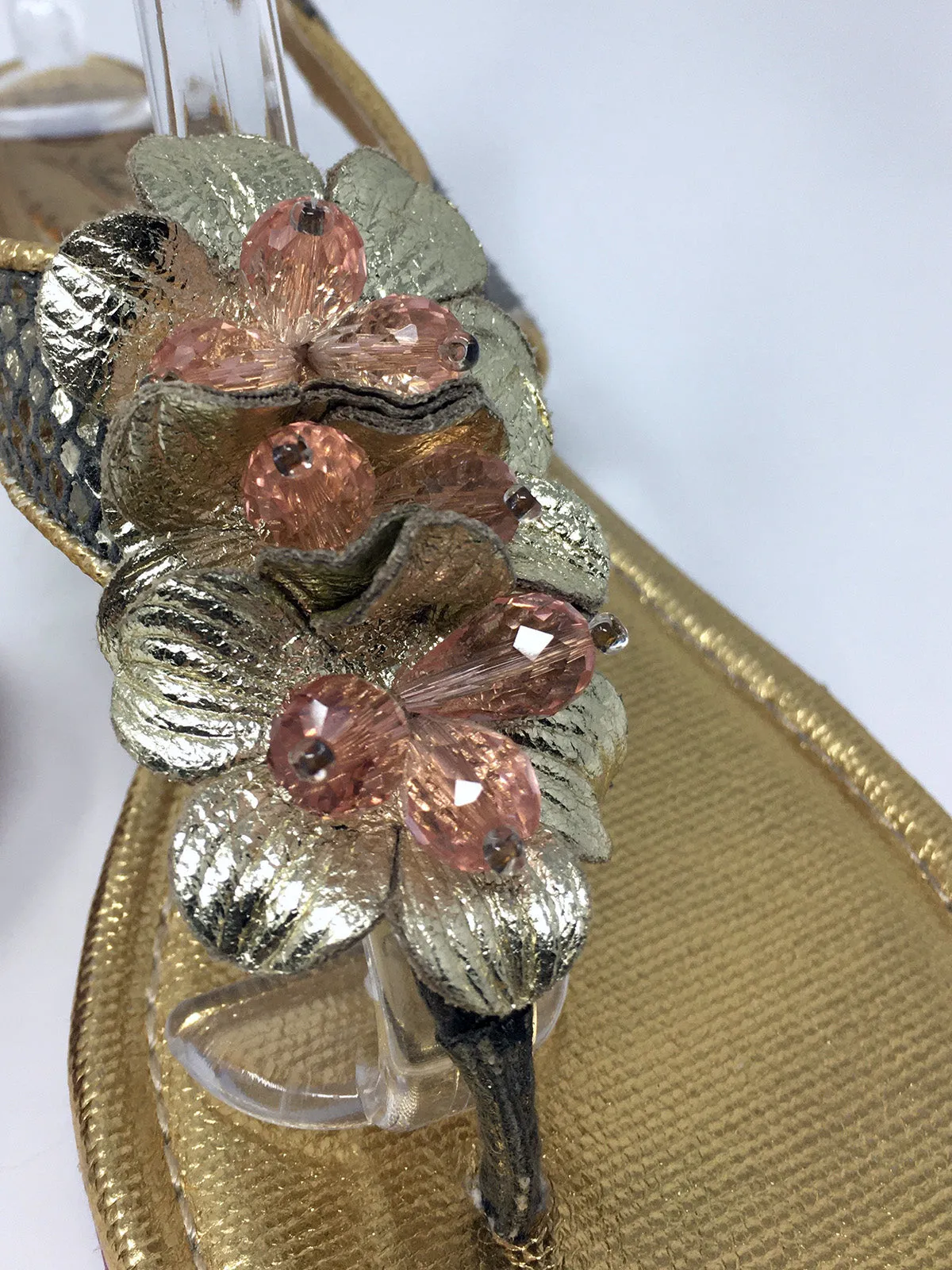 Poetic License Größe 9,5 Sandalen mit Gold & Rosa Schlangenmuster