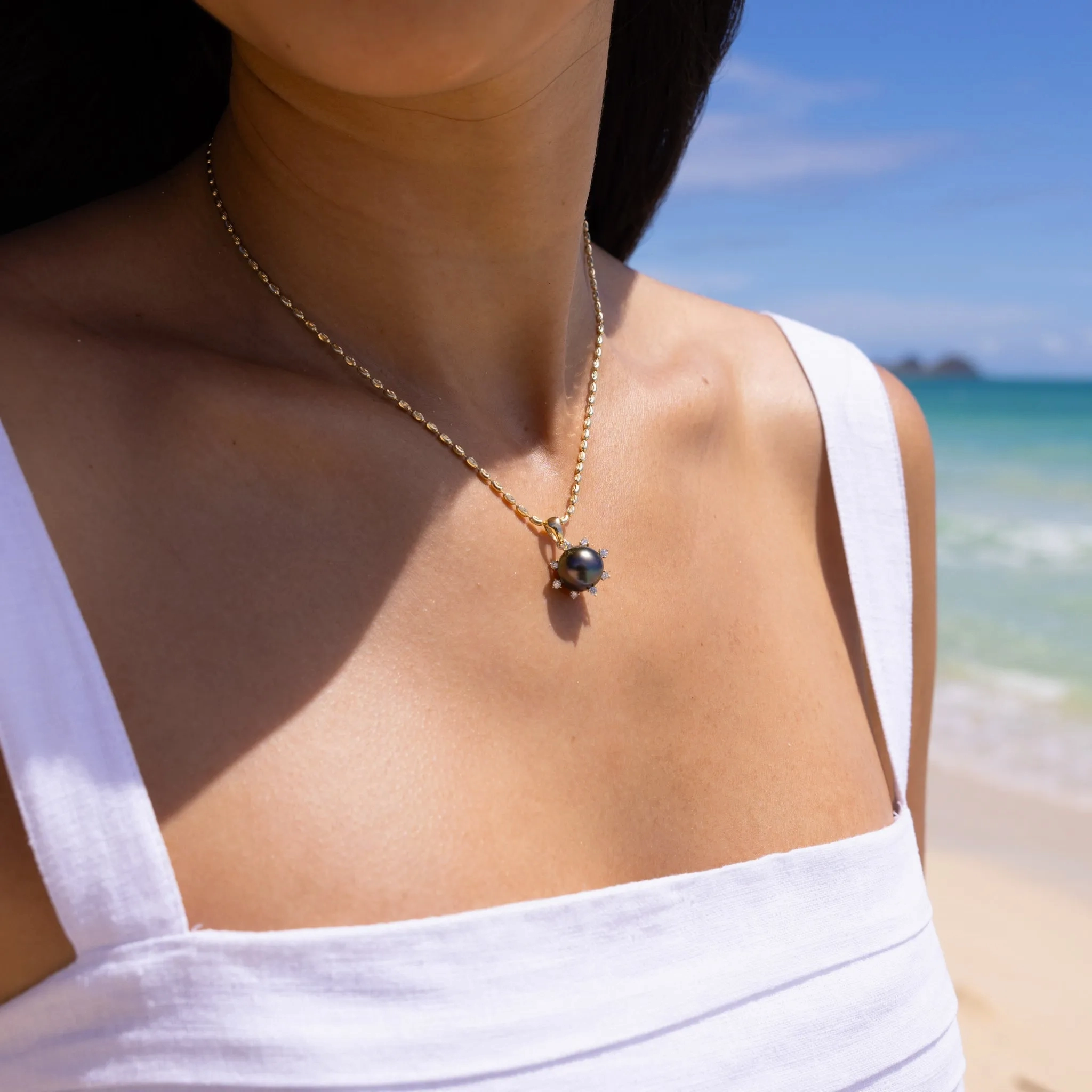 Protea Tahitian Black Pearl Pendant in Gold - 11-12mm