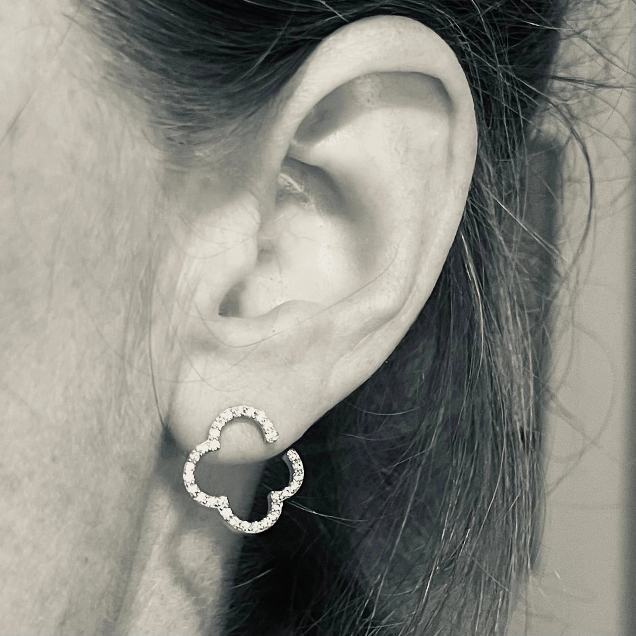 Rose gold clover earrings with diamonds