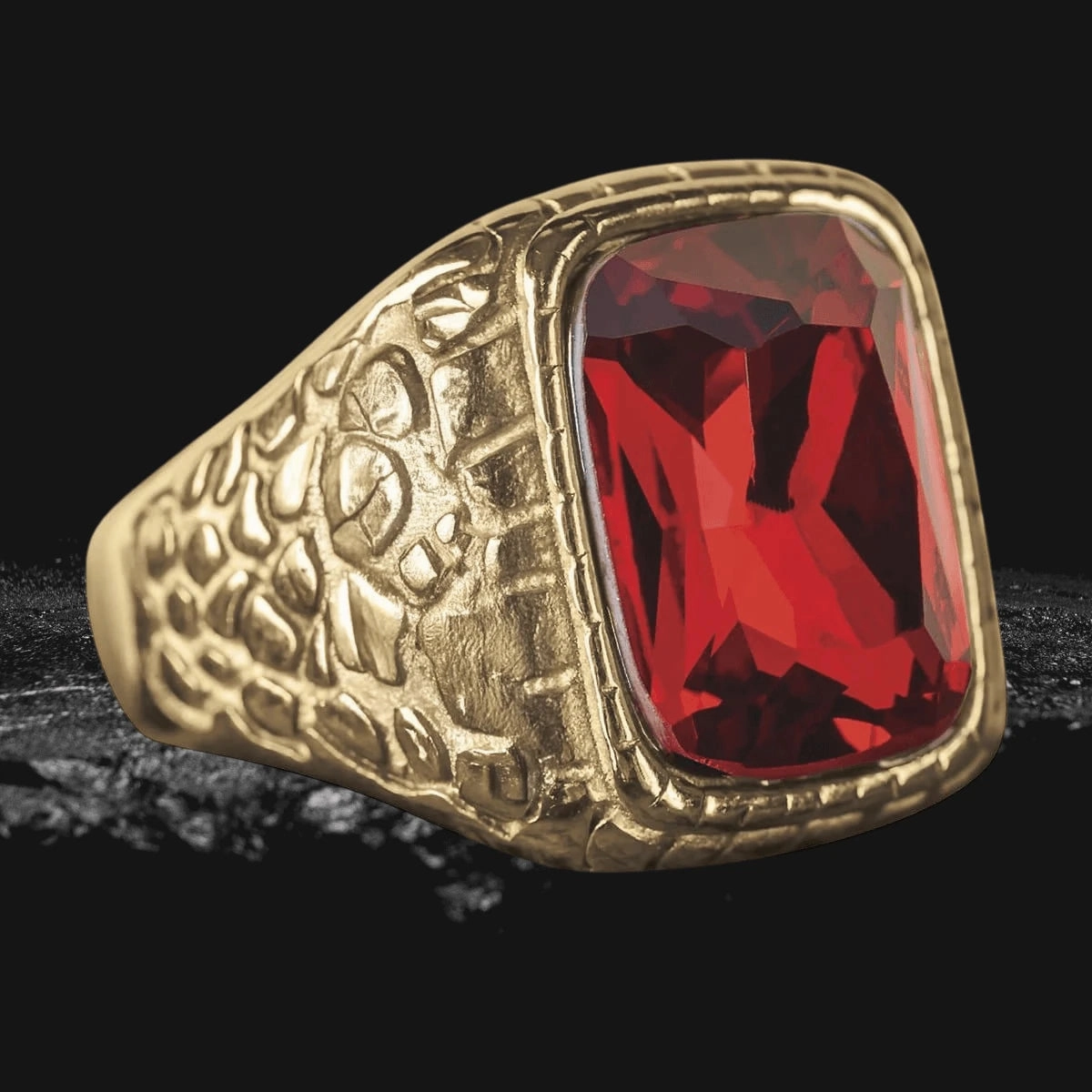 Serpenta Red Ring