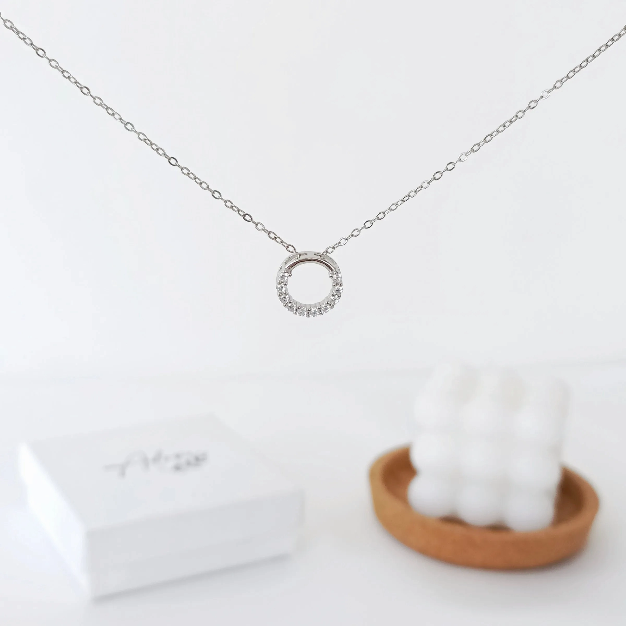 Shiny Wreath Necklace