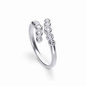 Silver Cubic Zirconia Set Crossover Ring, size N texture-silver-ornament  