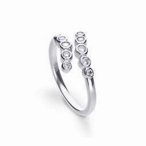 Silver Cubic Zirconia Set Crossover Ring, size P texture-silver-ornament  