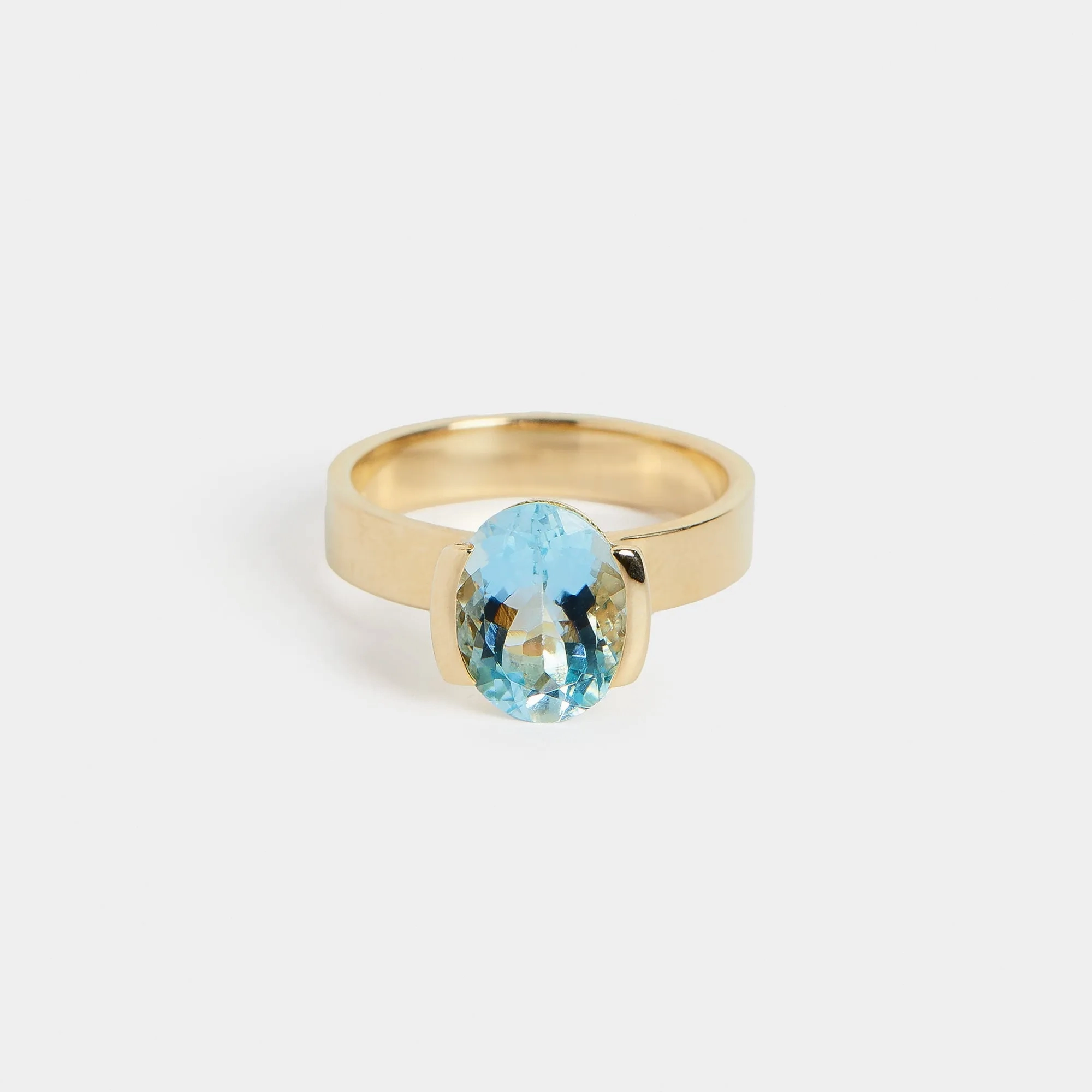 Silvi Ring with Aquamarine in Gold