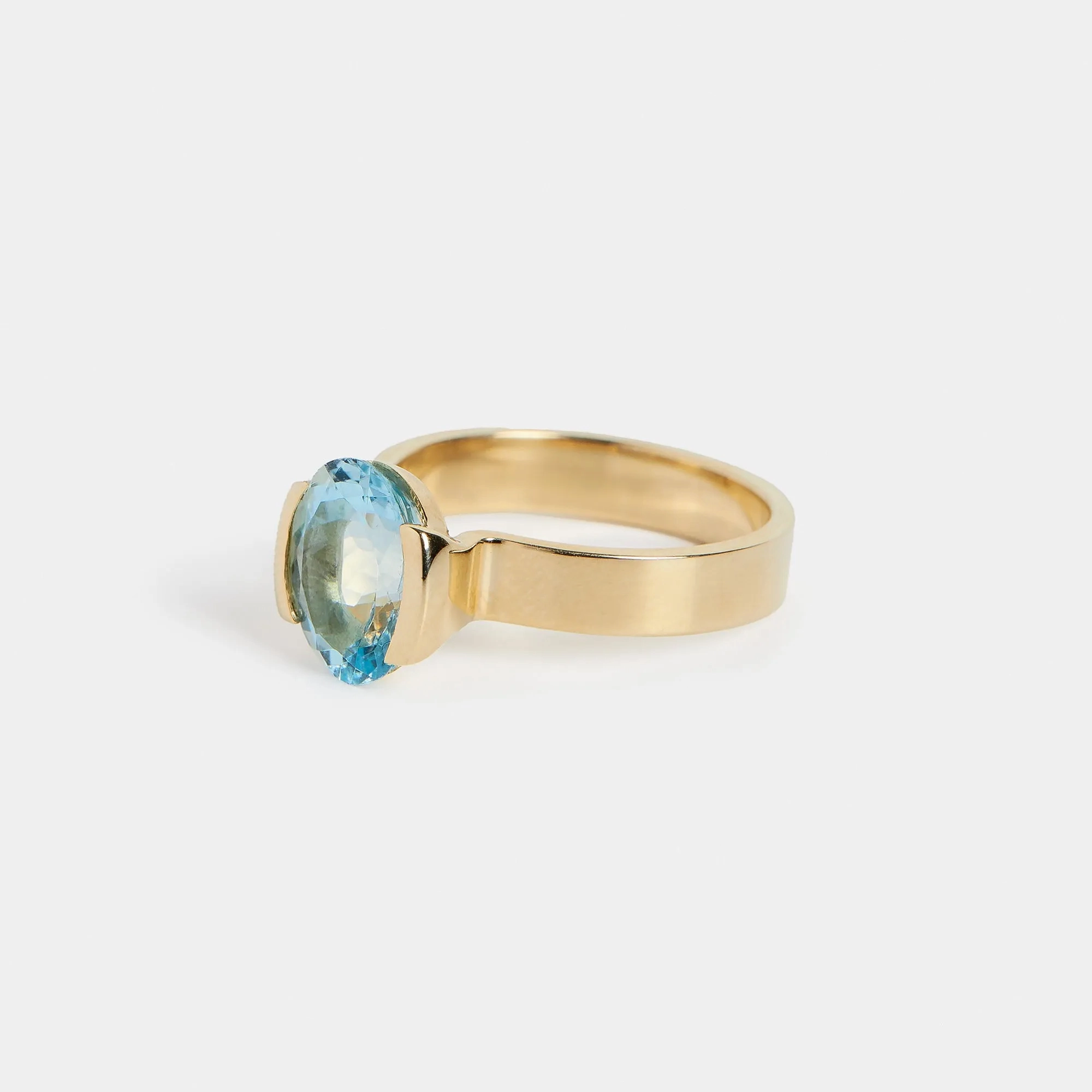 Silvi Ring with Aquamarine in Gold