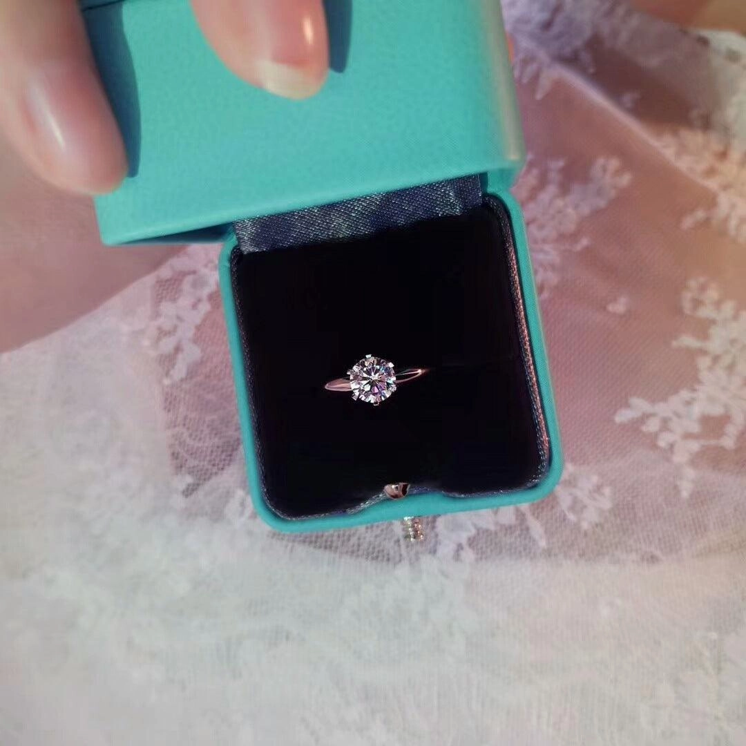 Six Claw Diamond Ring Female Simulation 1 Carat Two Silver T