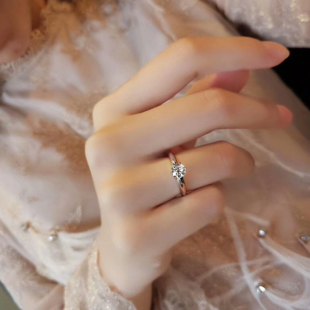 Six Claw Diamond Ring Female Simulation 1 Carat Two Silver T