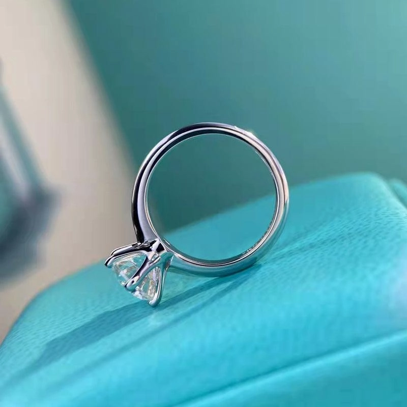 Six Claw Diamond Ring Female Simulation 1 Carat Two Silver T