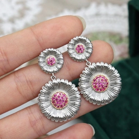 Small Daisy Earrings With Fine Two-color Drawing Process 