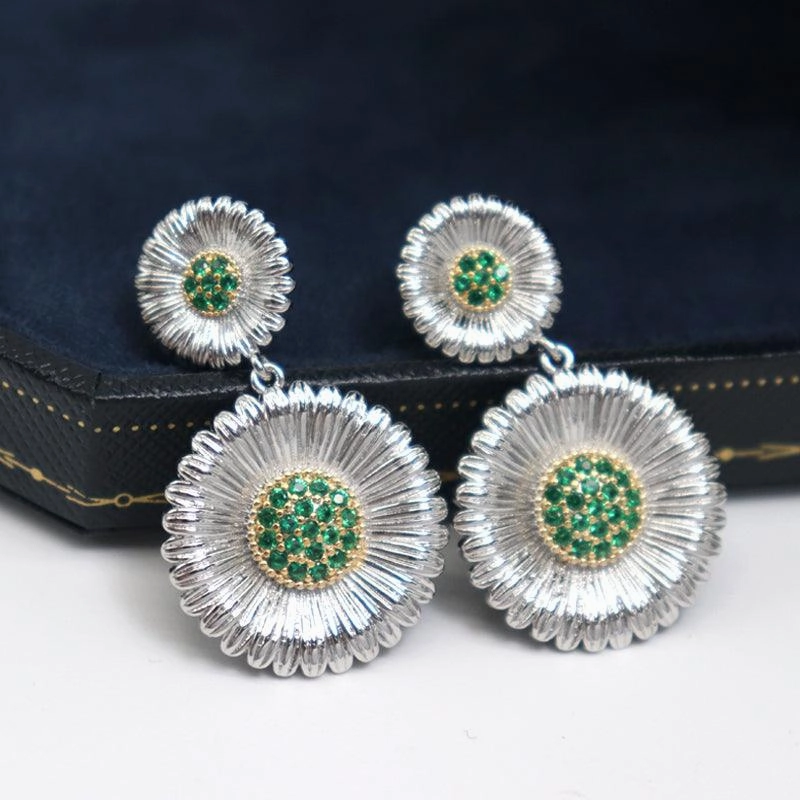 Small Daisy Earrings With Fine Two-color Drawing Process