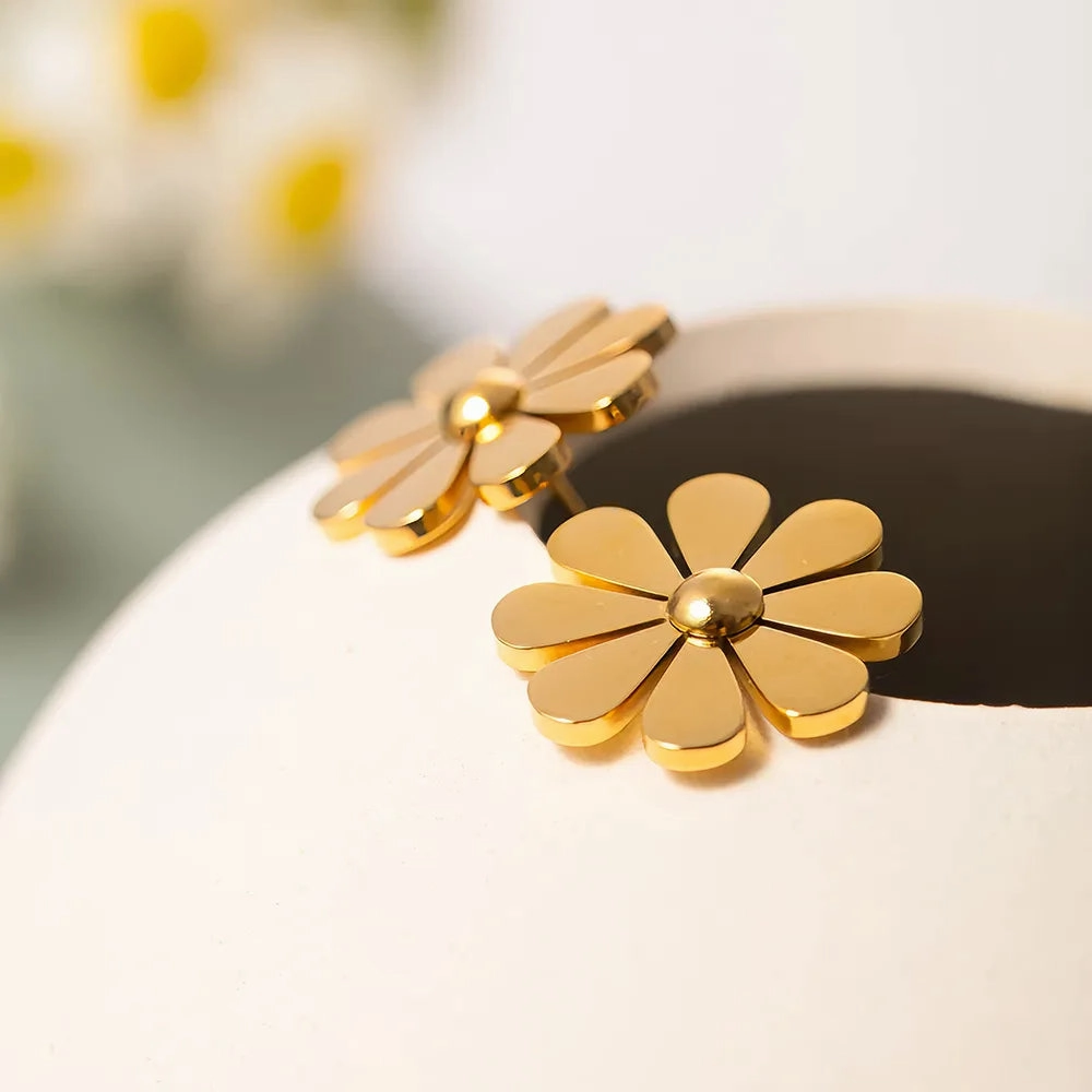 Summer Stainless Steel Light Luxury 18K PVD Plated Daisy Stud Earrings