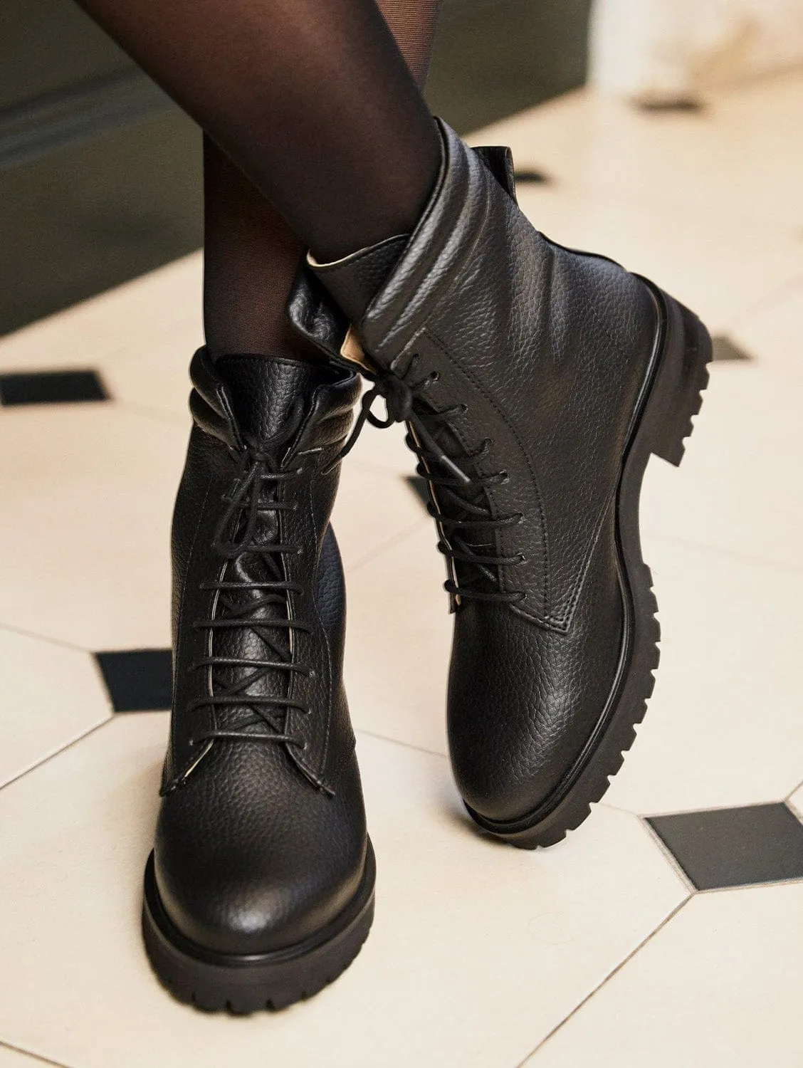 Suspicion Vegane Apfel-Leder Kampfstiefel | Schwarz