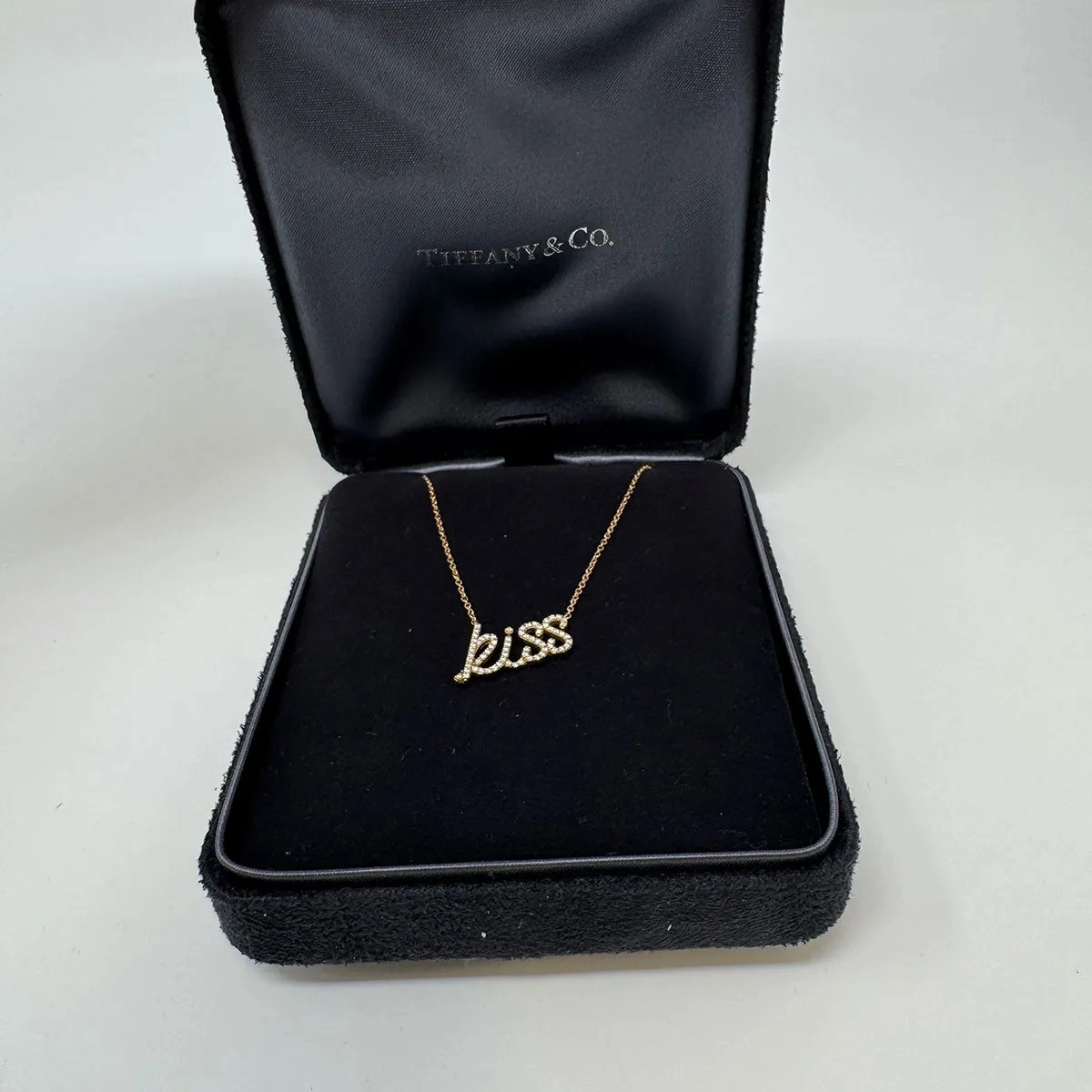 Tiffany &amp; Co. 18K Gold Diamond Paloma Picasso Graffiti &quot;Kiss&quot; Pendant Necklace