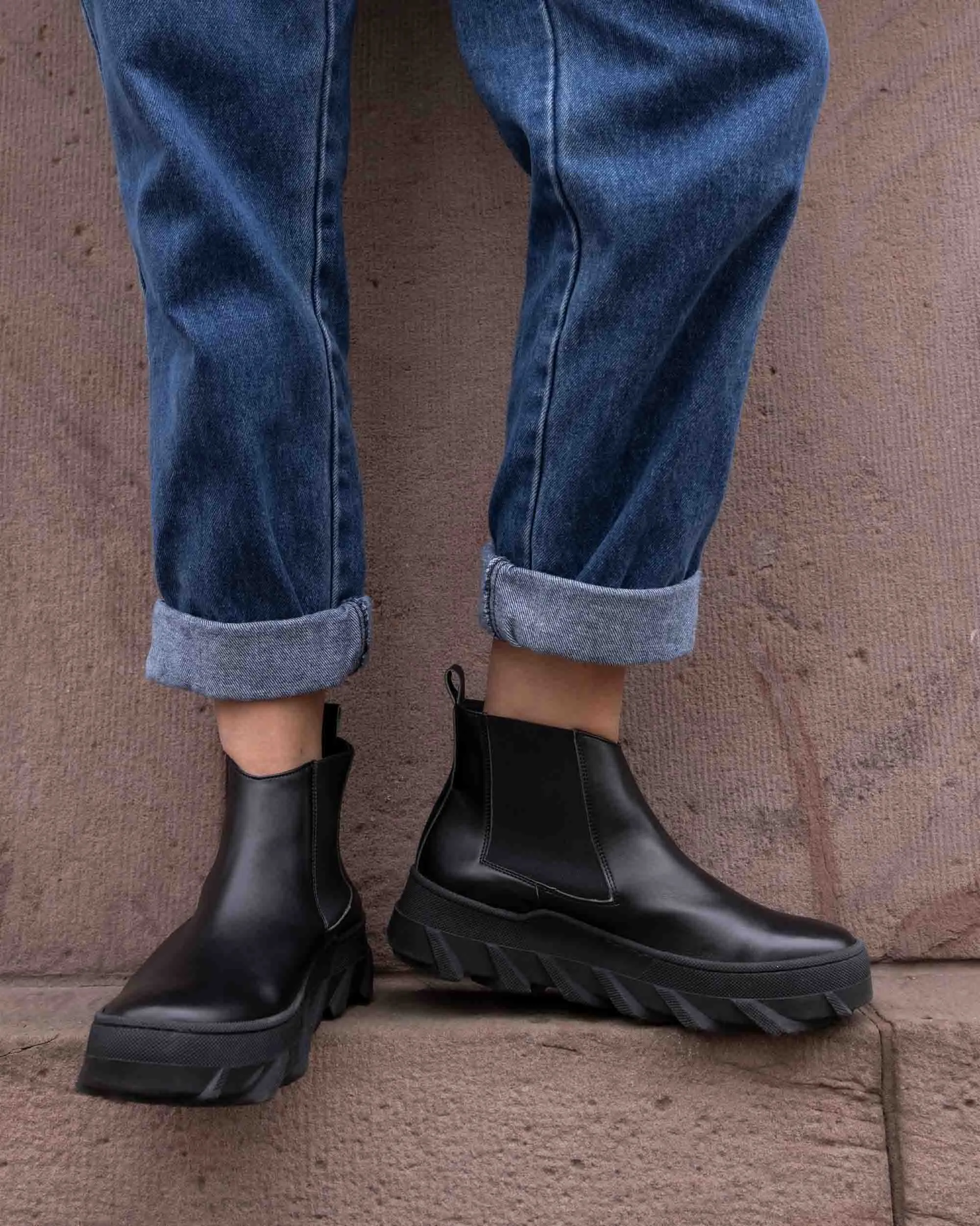 Tiger Damen Chelsea-Stiefel aus veganem Kornleder | Schwarz