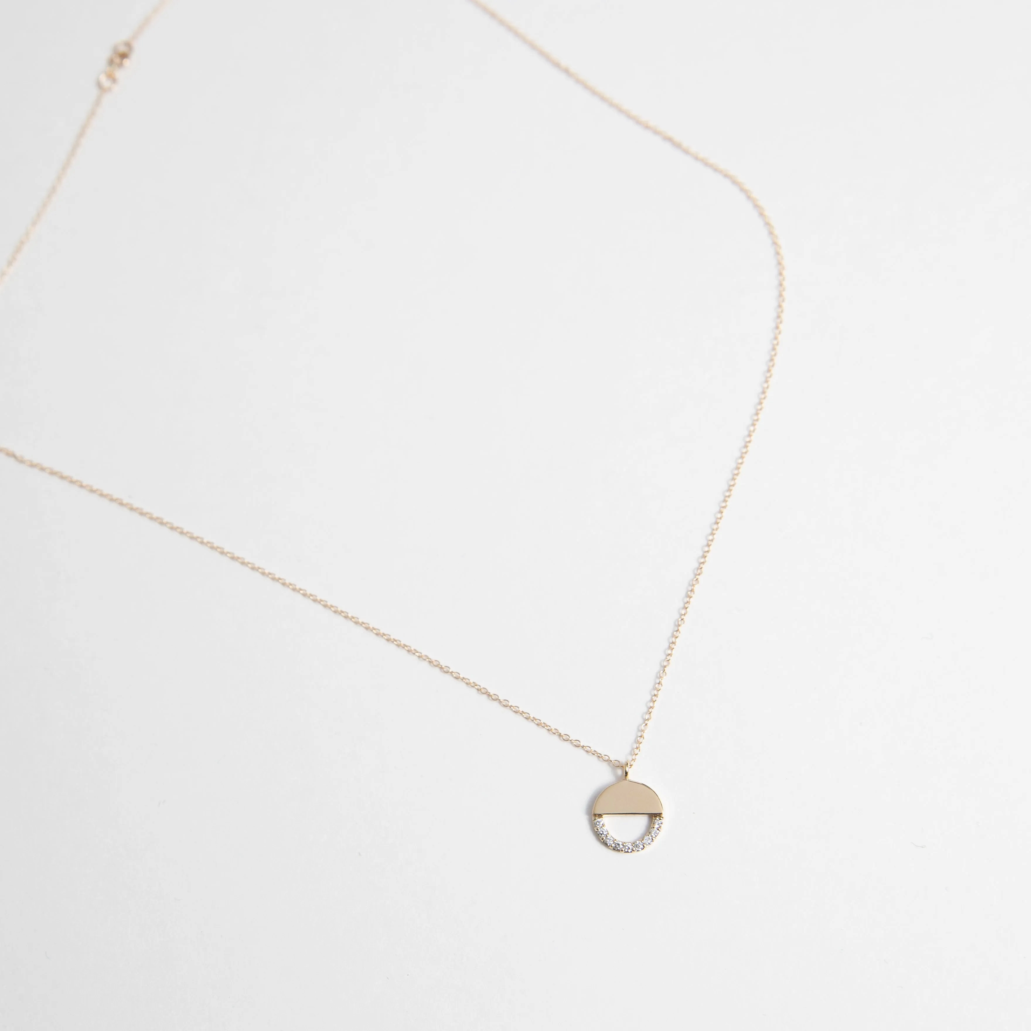 Vida Necklace