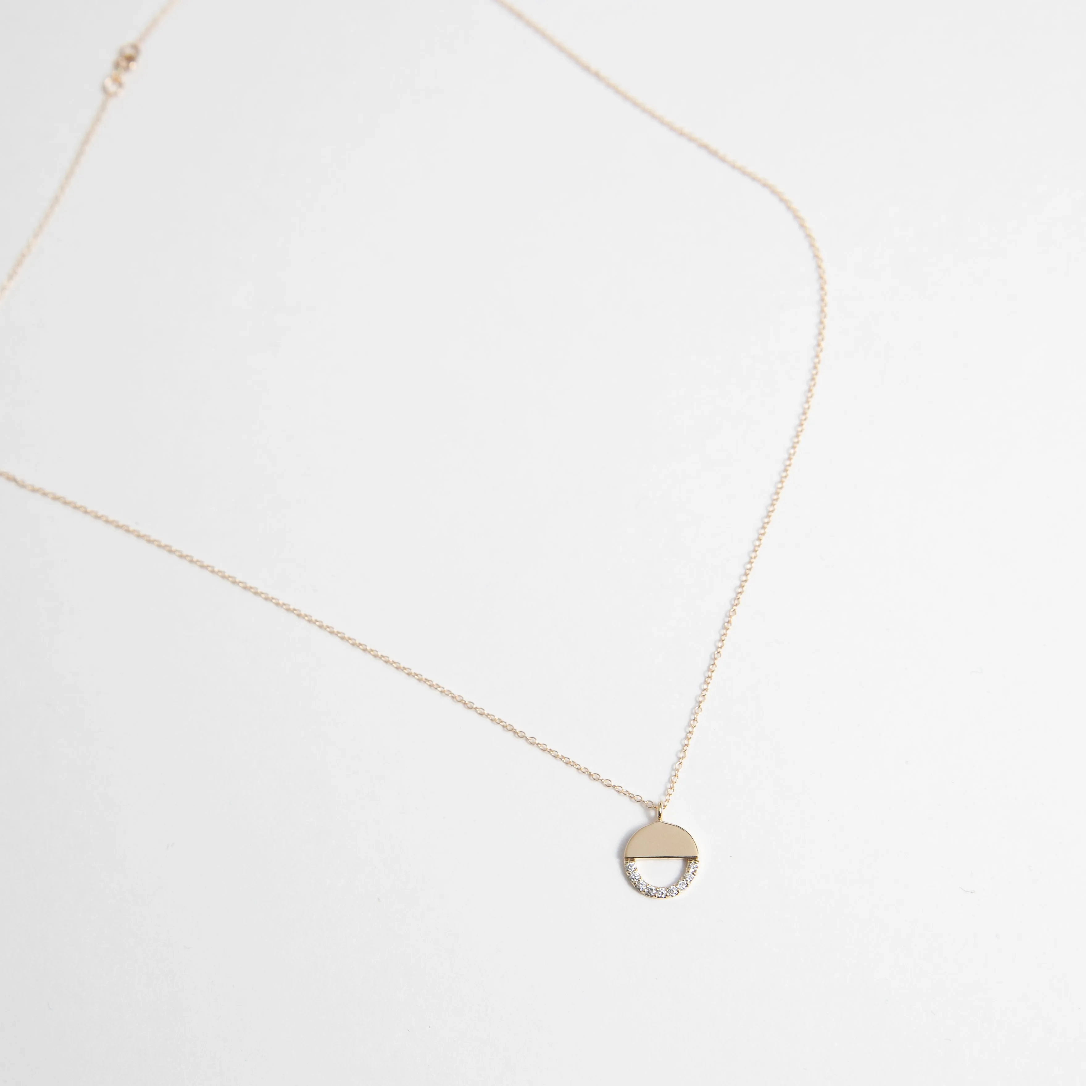 Vida Necklace
