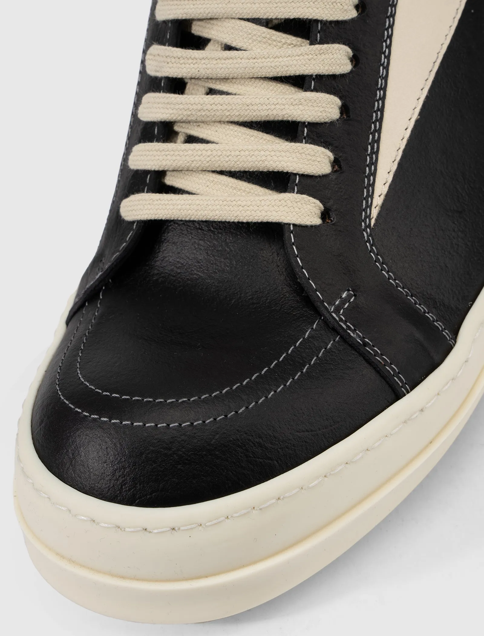 VINTAGE SNEAKERS 