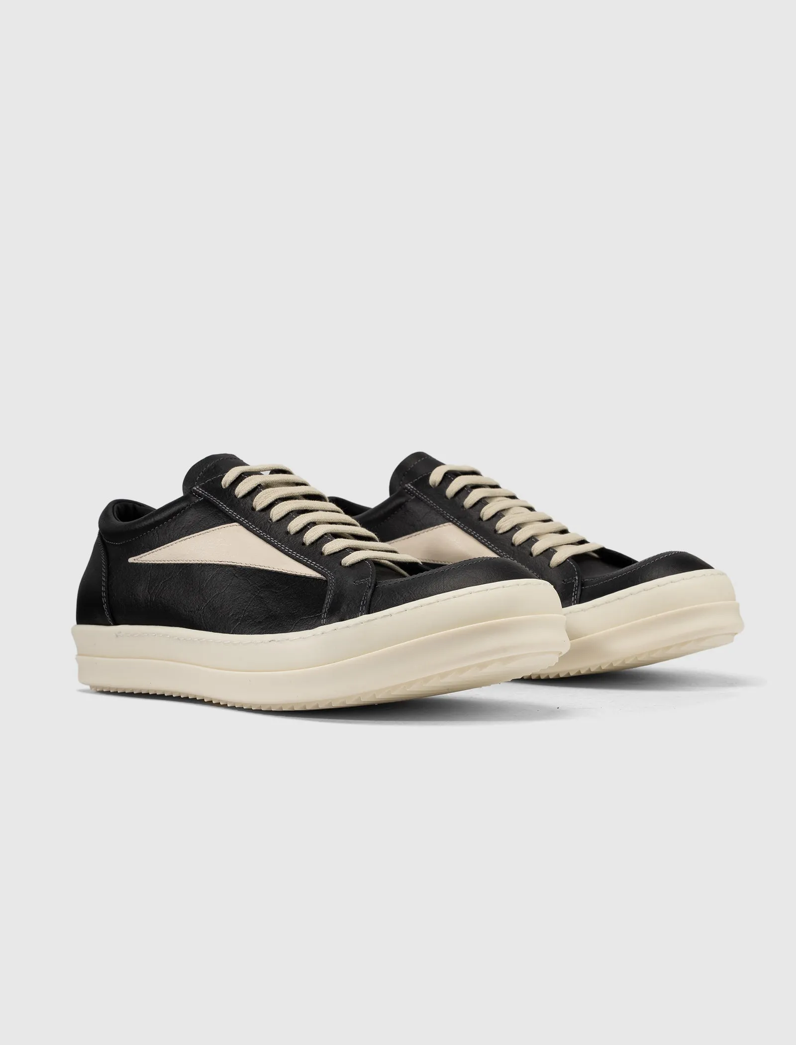 VINTAGE SNEAKERS 