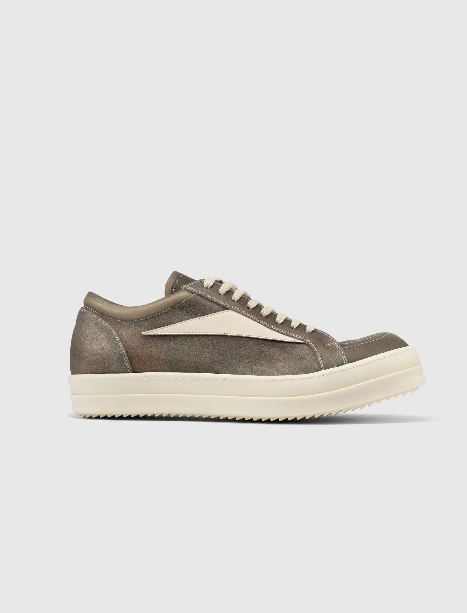 VINTAGE SNEAKERS 