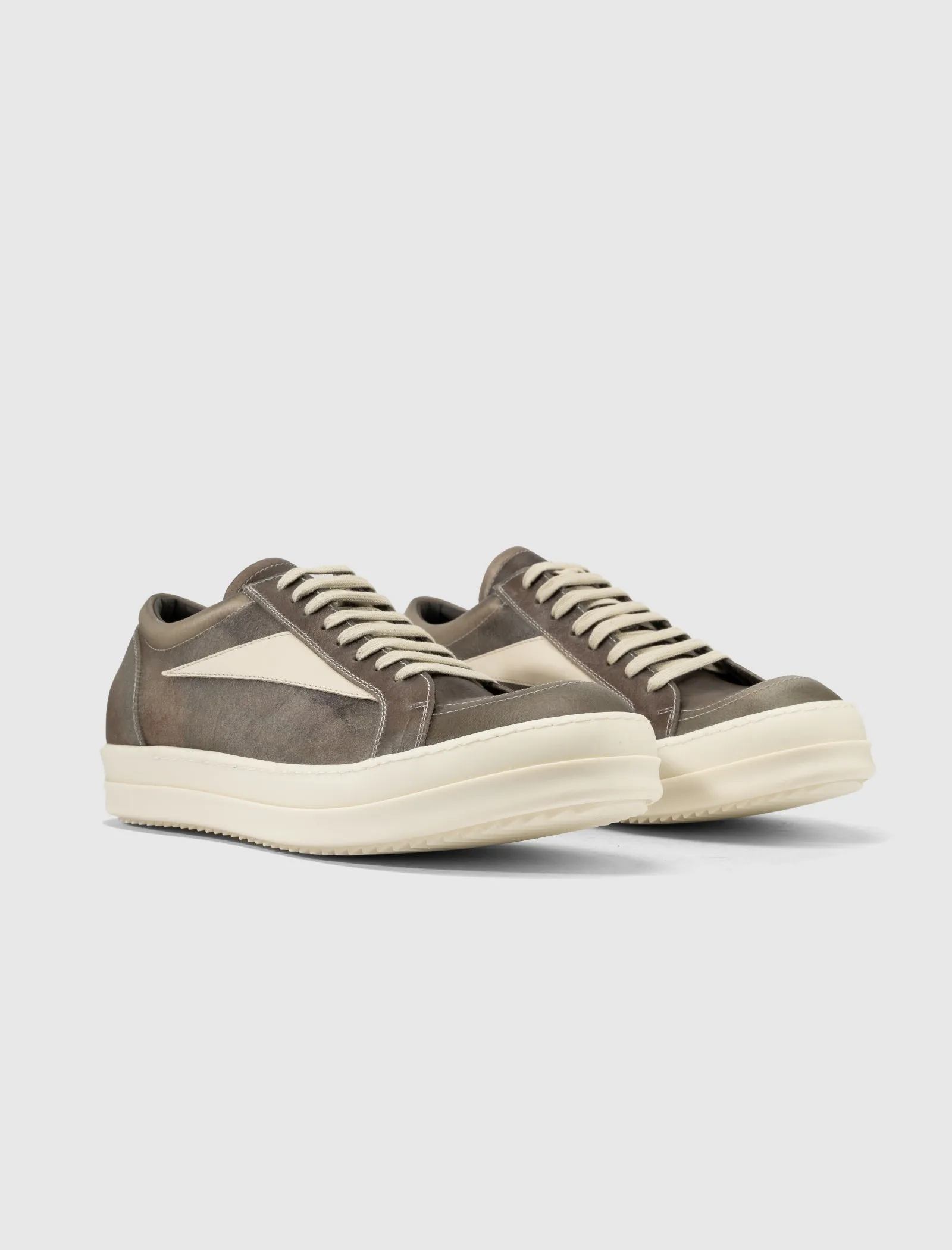 VINTAGE SNEAKERS 
