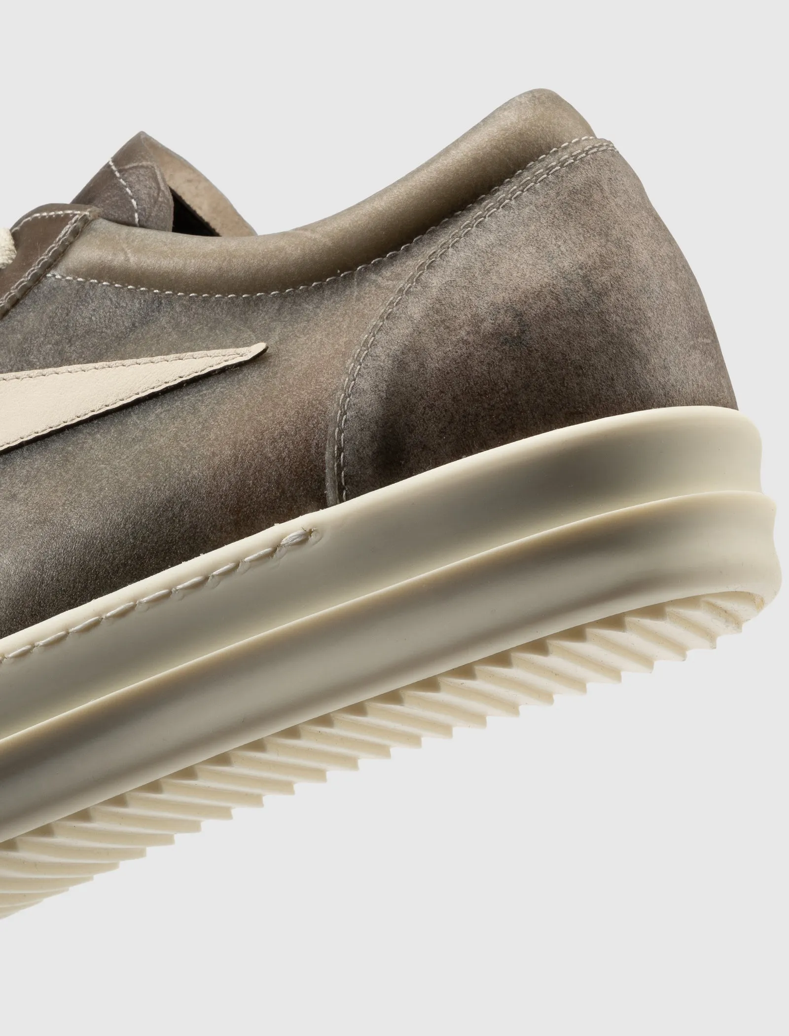 VINTAGE SNEAKERS 