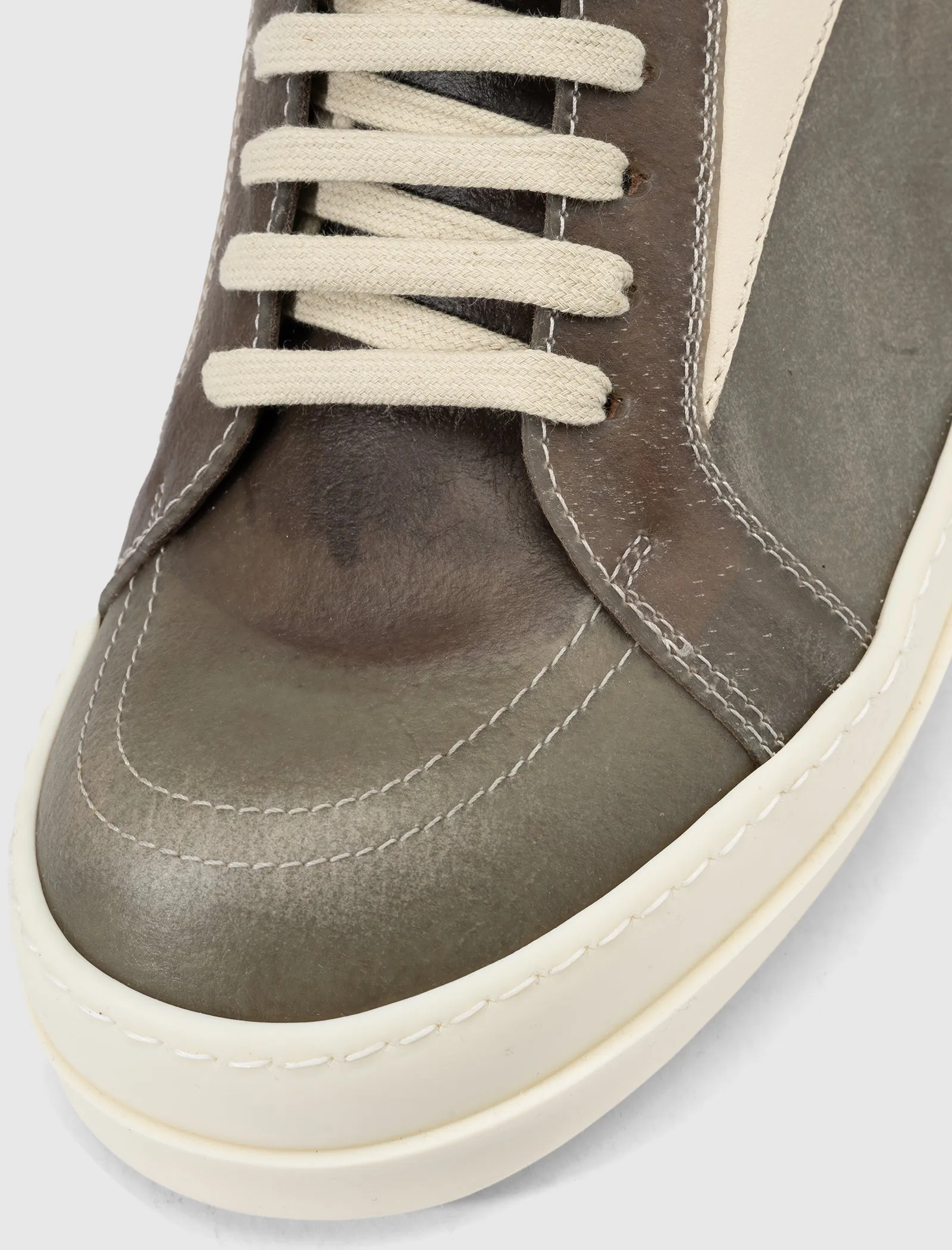 VINTAGE SNEAKERS 