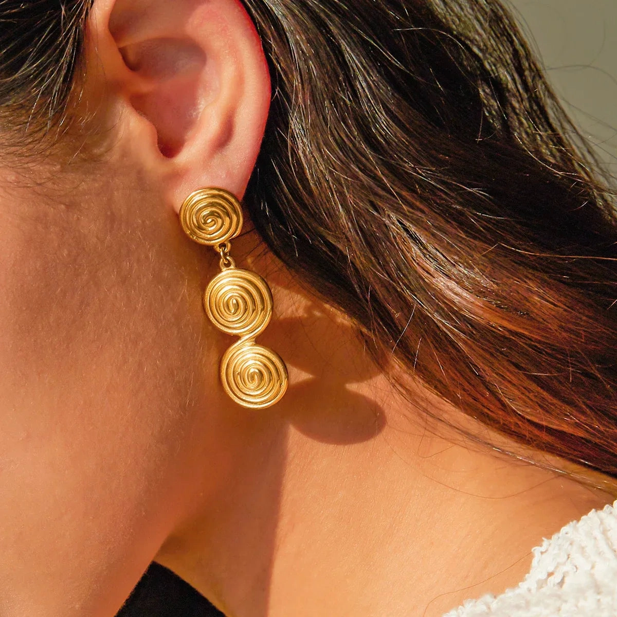 Vintage 18K Gold Plated Threaded Pendant Earrings 