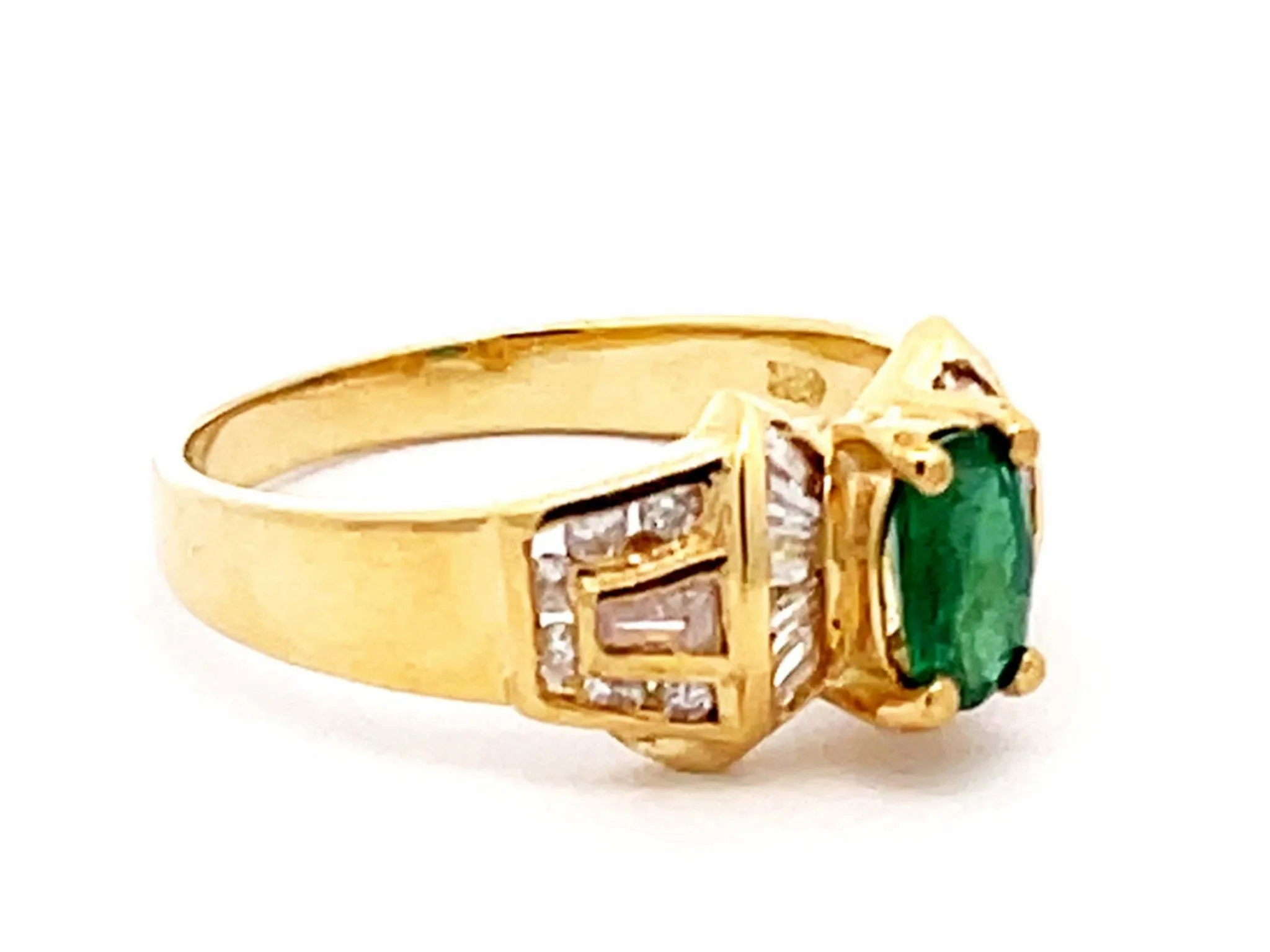 Vintage Green Emerald Diamond Ring in 14k Yellow Gold