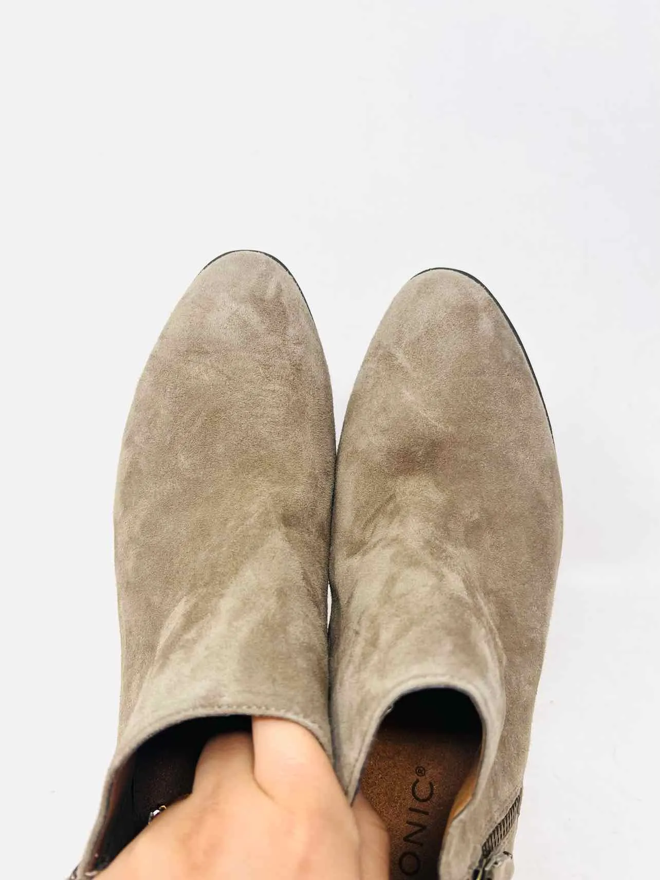 Vionic Größe 8 Taubengraue Reißverschluss-Suede-Stiefeletten