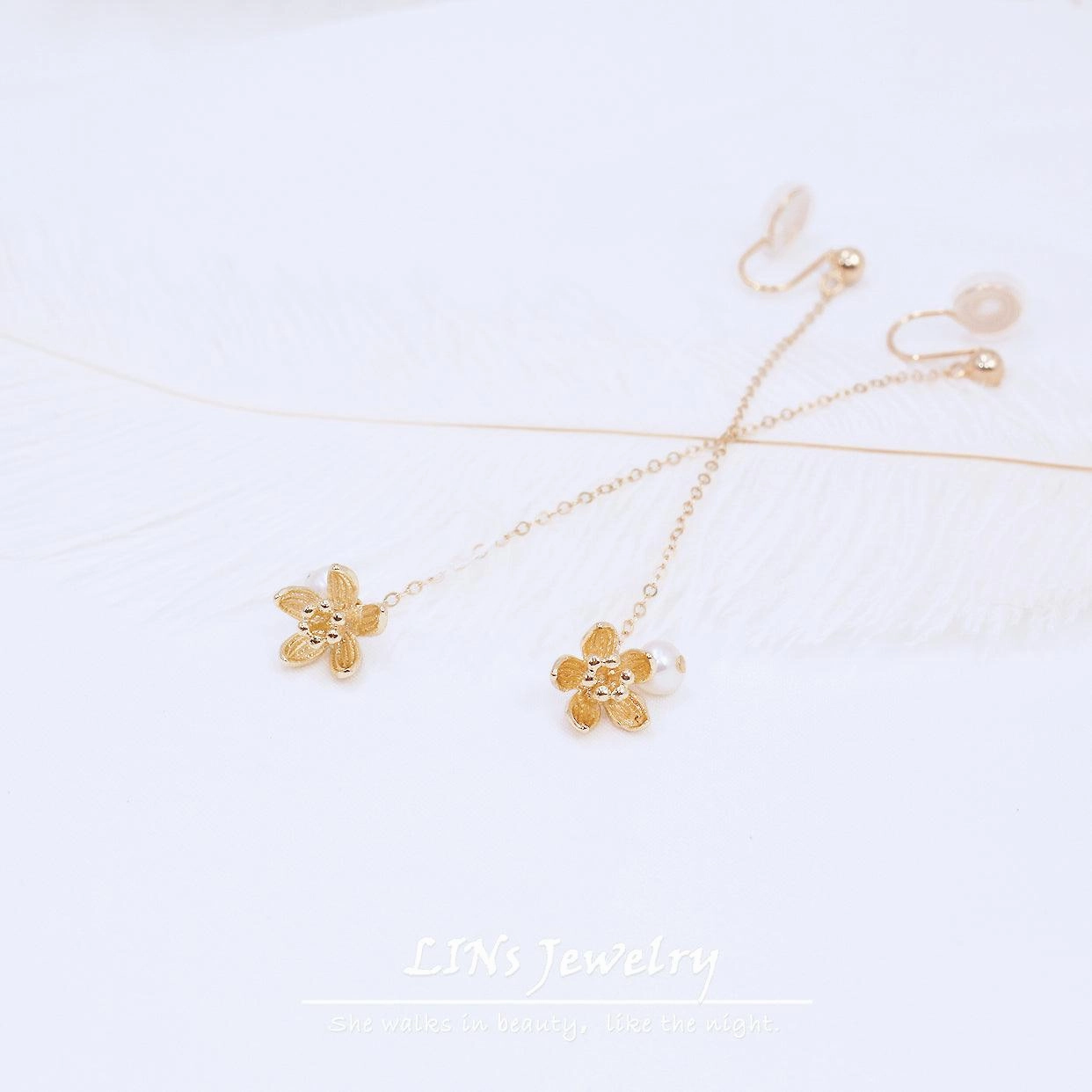 Water Lily Three-dimensional Lotus Pearl Bag Gold Ear Clip